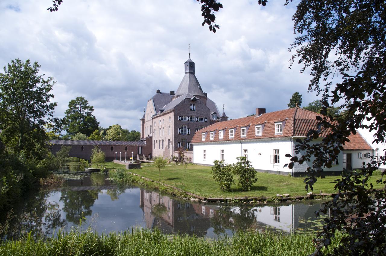 Bed and Breakfast Kasteel Aldenghoor Haelen Exterior foto